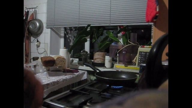 Готовлю Ужин Муж разговаривает с телевизором смотреть онлайн