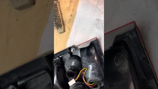 Ремонт заднего светодиодного фонаря LADA PRIORA 2 смотреть онлайн