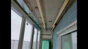 Бежит балкон. Устраняем протечки. Отделка пластиковыми панелями.