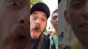 Паша Техник с Марком ждут кальмара на красной площади