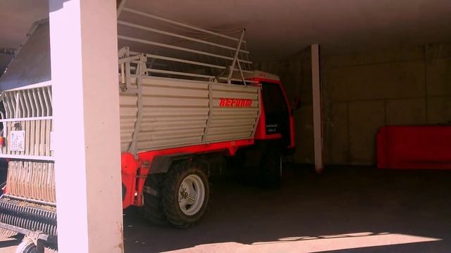 Коровник в Австрии. Как работают фермеры. Коровники Серфауса. Чем косят траву(2) смотреть онлайн