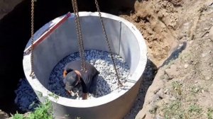 септик из бетонных колец в частном доме (выгребная яма) быстро и качественно.