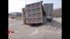 Китай. Пару засыпало 50 тоннами щебня (27.03.2016 г.)