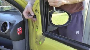 How to remove and replace the wing mirror - Toyota Aygo, Peugeot 107, Citroen C1, adjustment failur