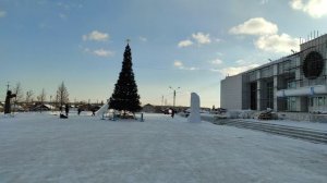 А у нас ëлку поставили