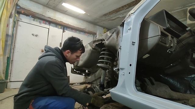 Восстановление Skoda Favorit сварка водительского крыла смотреть онлайн