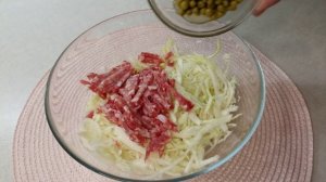 Салат из капусты с колбасой