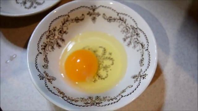 Как быстро и просто отделить Яичный желток от Белка смотреть онлайн