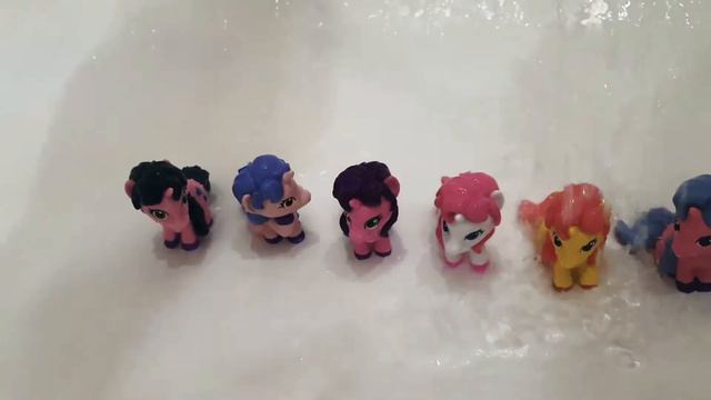 Поливаем Маджиков единорогов, чтобы они поменяли цвет смотреть онлайн