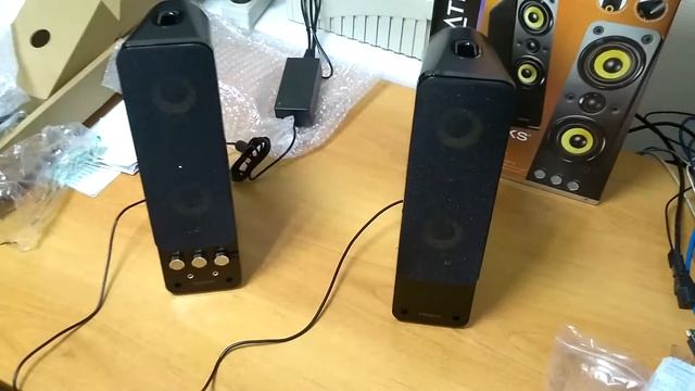 Распаковка колонок для компьютера Creative GigaWorks T40 Series II Black (51MF1615AA000) смотреть онлайн