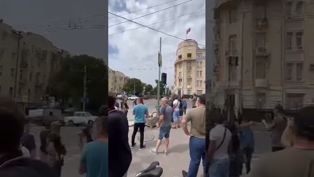 Реакция жителей Ростова на вооруженных людей в городе.