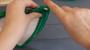 Корзинка ЕЛОЧКА крючком с ДЕРЕВЯННЫМ ДНОМ и КРЫШКОЙ. Корзина "Елочка" из трикотажной пряжи