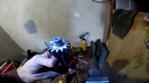 Меняем шестерни местами в коробке передач ИЖ Планета (сюжет 4)