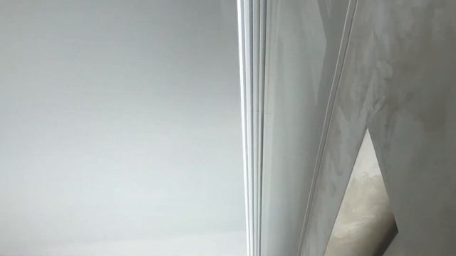 Парящий натяжной потолок и профиль гардина с подсветкой