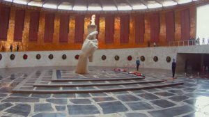 Смена караула в Зале воинской славы на территории мемориального комплекса «Мамаев Курган»
