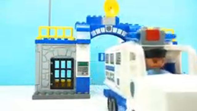 Экскаватор, трактор, пожарный и полицейский автомобили, мусоровозы Блоки игрушки набор игрушек смотреть онлайн