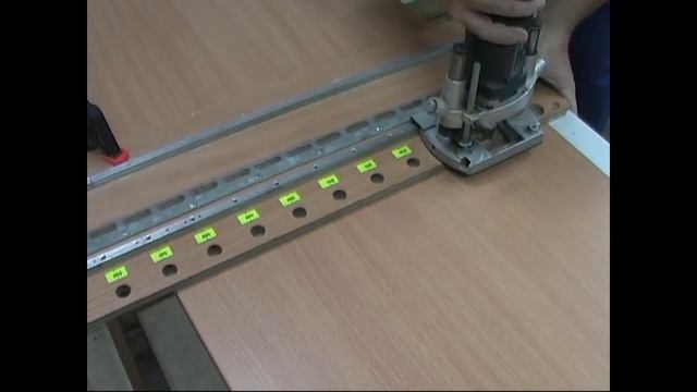 Сверловка отверстий в боковой панели шкафа купе смотреть онлайн