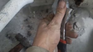 Обламалась резьба в батарее!Broken thread in the heating radiator