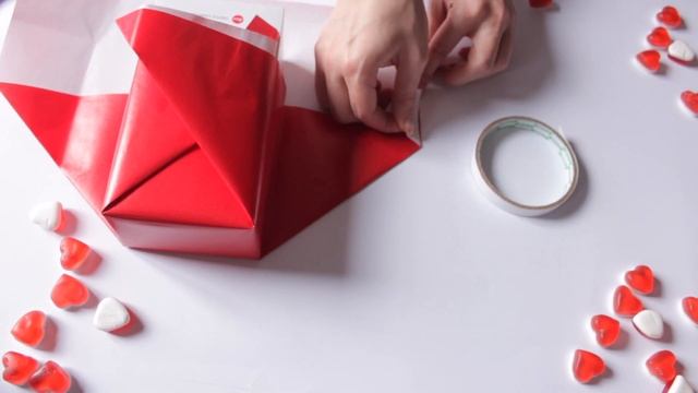 Упаковка подарка на день Св. Валентина смотреть онлайн