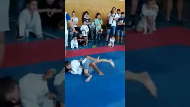 Шугайло Ярослав чемпионат Днепра по Самбо отказ соперника от продолжения поединка смотреть онлайн