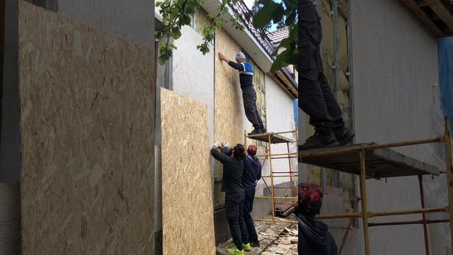 Продолжаем ремонт фасада нашего дома . смотреть онлайн