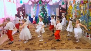 Танец: "Эй, честной народ, встанем в хоровод"