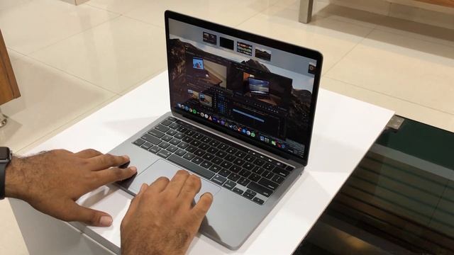 Apple 13" MacBook Pro 2020 Review... Should You Get It? смотреть онлайн