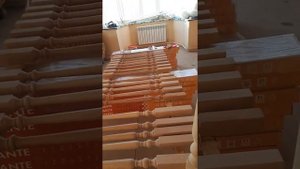 Покрываем балясины из бука морилкой, цвет орех.