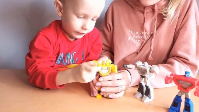 Первое видео Макара.Бамблби,Оптимус и Мегатрон.Роботы трансформеры.