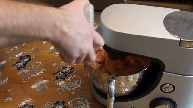 Колбасный хлеб, изготовление колбасы в духовке. смотреть онлайн