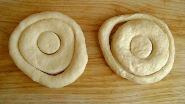 Домашние бублики с шоколадной глазурью