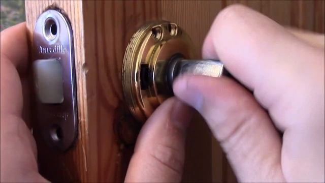 Как поменять личинку в домашней межкомнатной двери ? смотреть онлайн