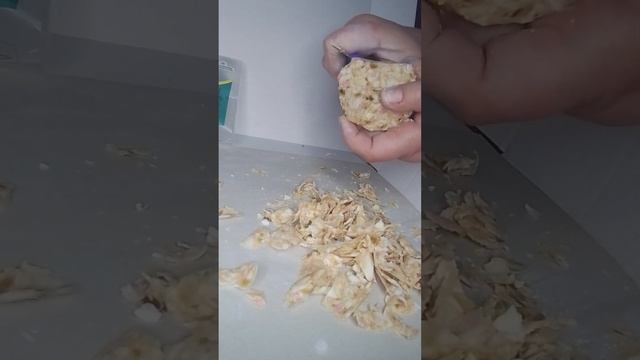 Резка самодельного мыла из обмылков.