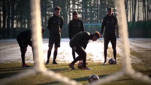 Amazing challenge ft. Milan and Fiorentina players / Челендж с участием игроков Милана и Фиорентины смотреть онлайн