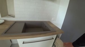 Кухня с барной стойкой в однокомнатную квартиру-студию. Как правильно стыковать столешницу.