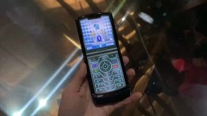 Motorola показала обновлённую версию знаменитой раскладушки Razr 2019