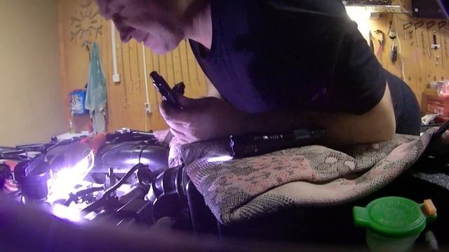 Закручиваем форсунку Delphi и ставим на место, заводим авто ч.1. смотреть онлайн