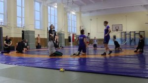 Разминка борцов. Готовимся к активной работе.