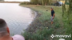 На рыбалке испытаеия караблика для прикормки