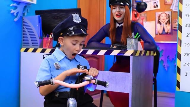 У Эмбер и Уэйда из Элементарно ПРОПАЛИ дети! Огонь vs Вода: Родительские Лайфхаки! смотреть онлайн