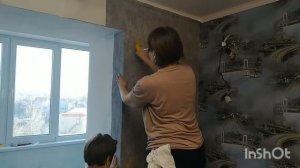 Как клеить обои на проёмах и выступающих частях стен.