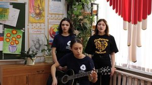 И каждый час, и каждую минуту о чьих-то судьбах вечная забота