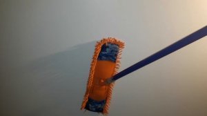 Как мыть натяжной потолок глянцевый в домашних условиях.