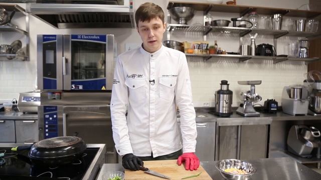 Готовим роллы из омлета с шеф-поваром KitSchool Михаилом Скворцовым