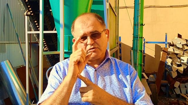 Азовсельмаш производит: Зерноочистительные машины: Тихоходные нории, вибро-решетные машины.
