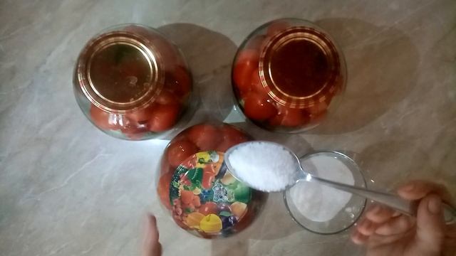 Вкуснейшие маринованные помидоры на зиму/Простой и быстрый рецепт консервированных помидор смотреть онлайн