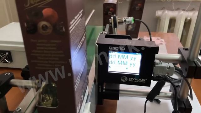 Полуавтоматическая система маркировки продукции принтером Rynan R1010 смотреть онлайн