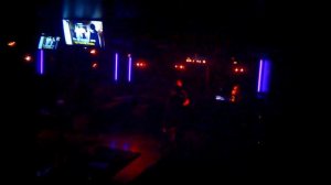 В караоке баре))