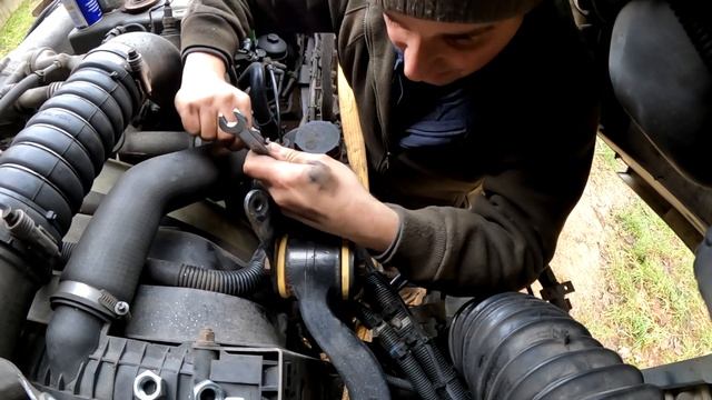 MAN TGA/TGX Wymiana tulejek zawieszenia kabiny bez demontażu drążka wywrotu kabiny смотреть онлайн