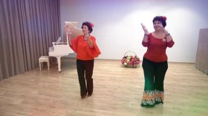 Разучиваем танец под песню "Ягода малинка"